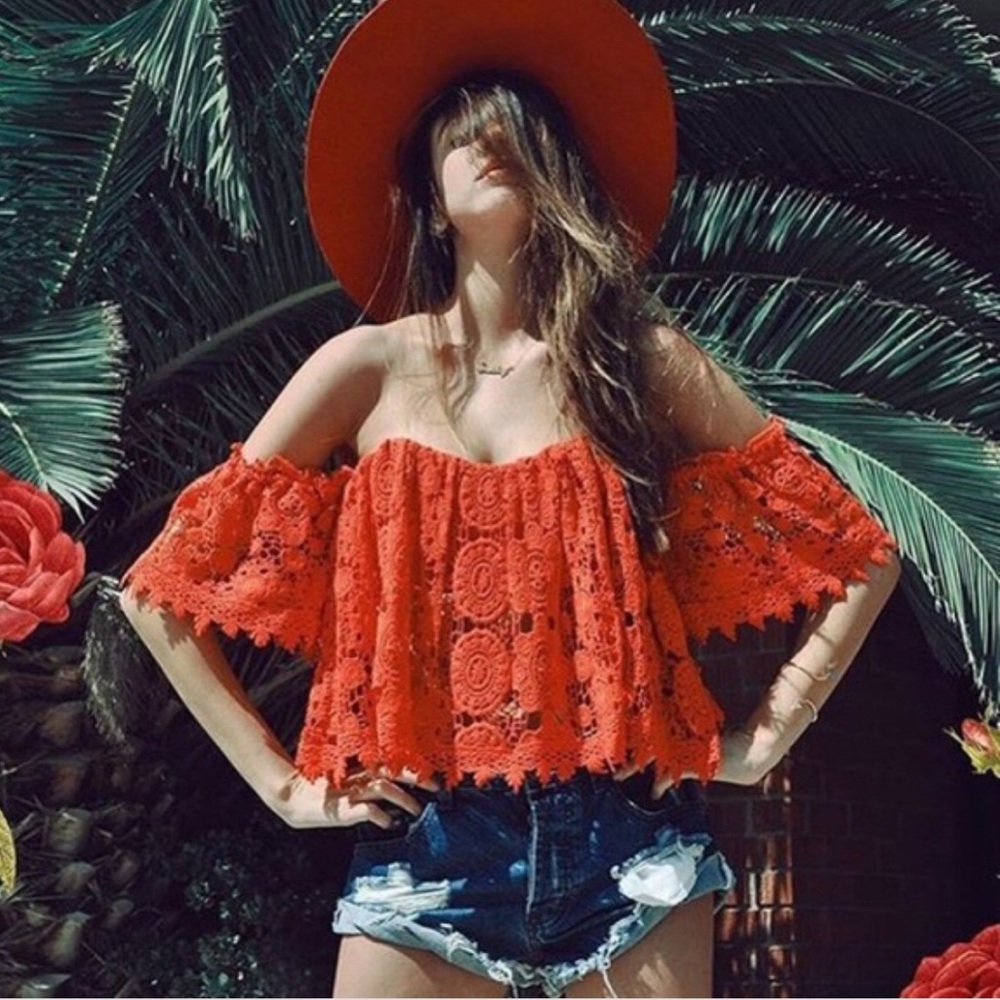 🌺Tularosa Amelia Red Off the Shoulder Crop Top